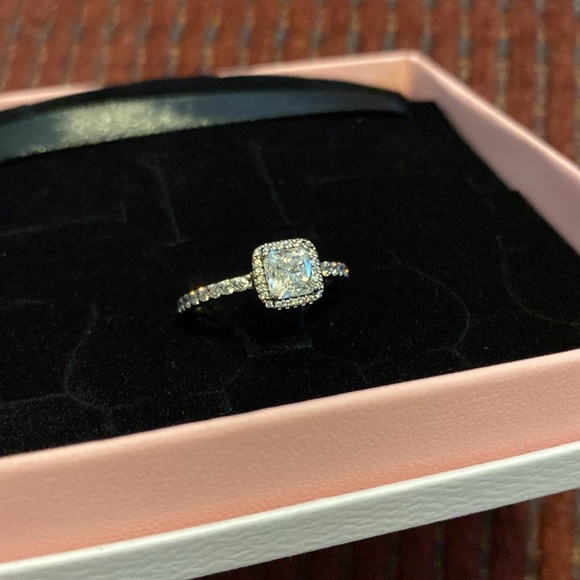***NWOT*** PANDORA SQUARE SPARKLE HALO RING - Picture 2 of 16